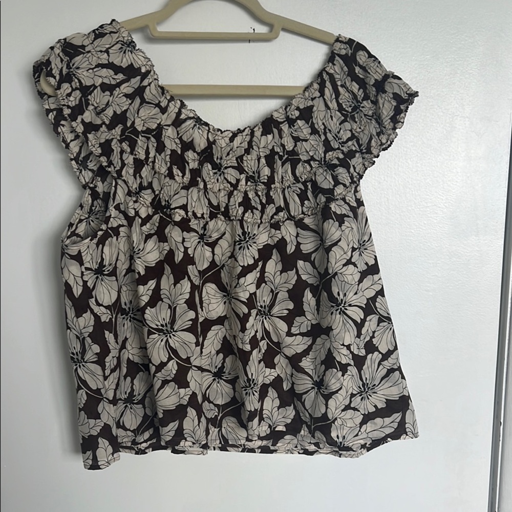 NWT Floral Ruffle Sleeve Top - Brown and Cream